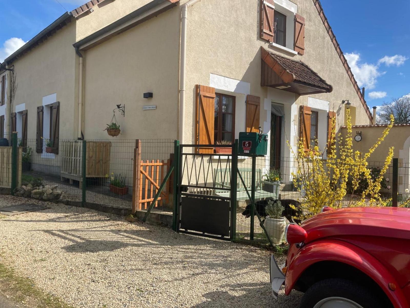 Chambres D' Hotes A Benaize Coulonges  외부 사진